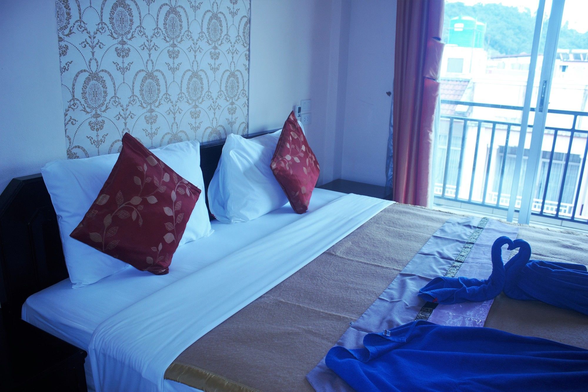 Ramaz Hotel Patong Exterior foto