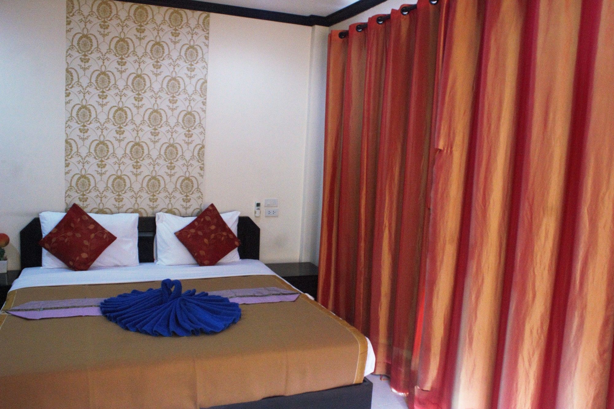 Ramaz Hotel Patong Exterior foto