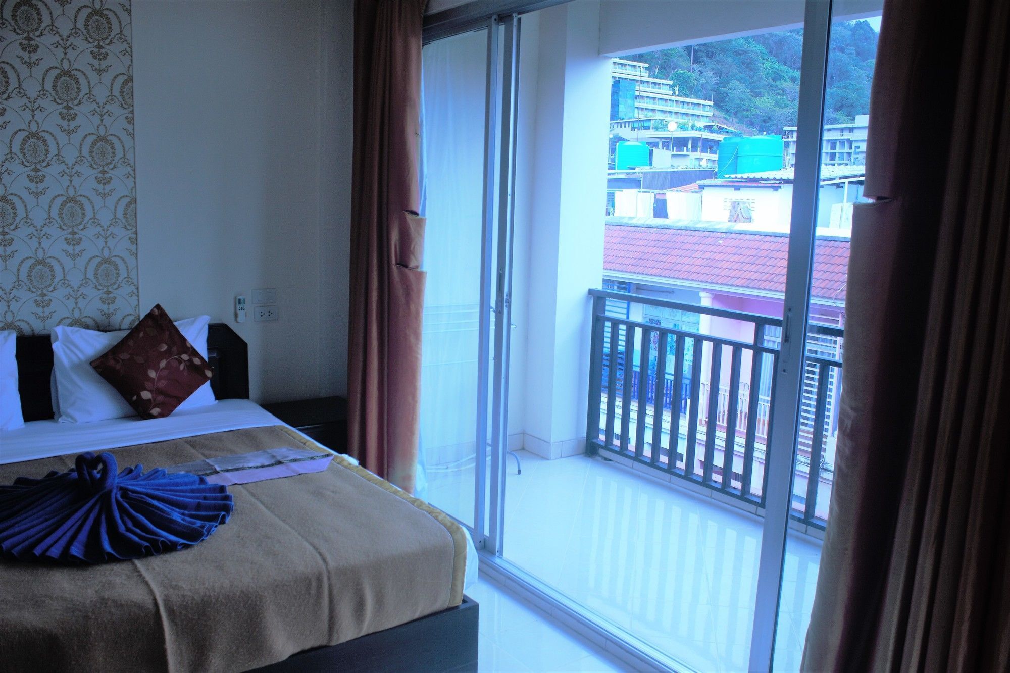 Ramaz Hotel Patong Exterior foto